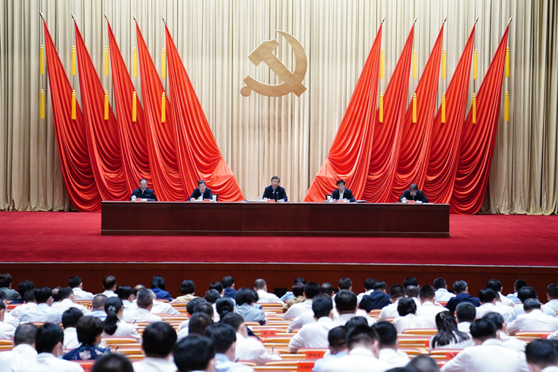 　　9月1日，2021年秋季學(xué)期中央黨校（國家行政學(xué)院）中青年干部培訓(xùn)班在中央黨校開班。中共中央總書記、國家主席、中央軍委主席習(xí)近平在開班式上發(fā)表重要講話。新華社記者 翟健嵐 攝
